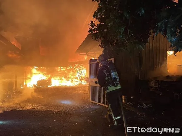 ▲▼快訊／台中鐵皮屋「全面燃燒」　1男全身二度灼傷。（圖／記者鄧木卿翻攝）