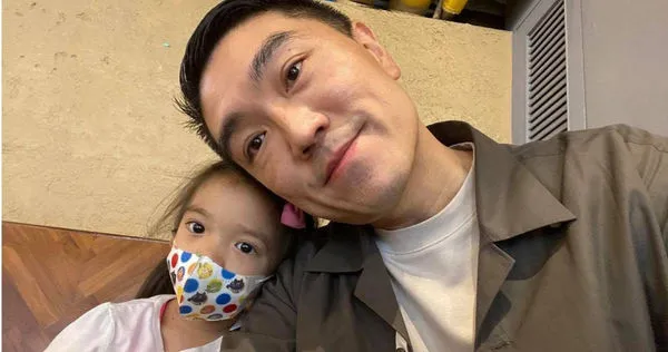 5歲女兒是重度聽損兒，讓謝國樑一度覺得世界崩塌，幸好戴上輔具、積極早療，如今女兒表達能力和常人無異。（圖／翻攝自謝國樑臉書料照）