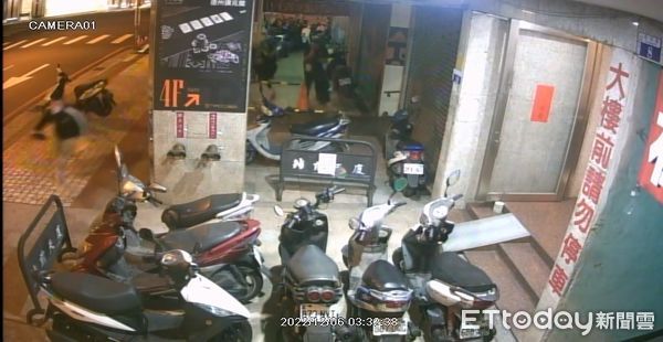 ▲▼台中凌晨街頭發生搶案，3男搶走1男現金8千元後逃逸，警根據車牌查緝中。（圖／民眾提供，下同）