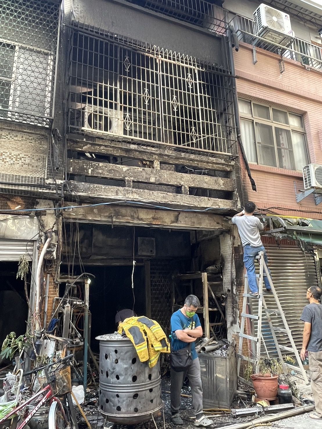 ▲▼高雄透天厝火警　女夜宿男友家殞命。（圖／記者許展溢攝）