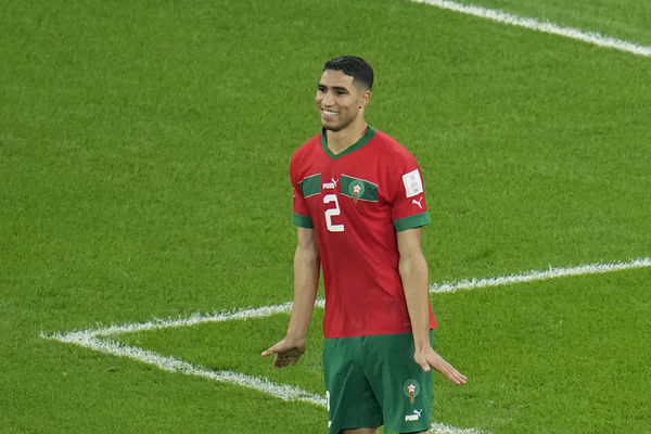 ▲▼ 2022卡達世界盃摩洛哥對西班牙，年輕小將哈基米PK賽踢進關鍵一球，在球門前模仿企鵝步慶祝。（圖／達志影像／美聯社）