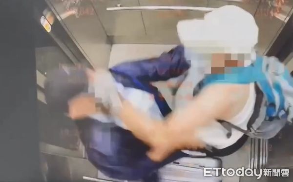 ▲北市捷運站兩名長者因阻擋電梯出入問題發生肢體衝突，捷警隊依法移送。（圖／記者張君豪翻攝）
