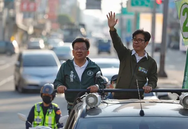 ▲▼民進黨嘉義市行動中常會，陳其邁會後陪李俊俋掃街。（圖／民進黨提供）