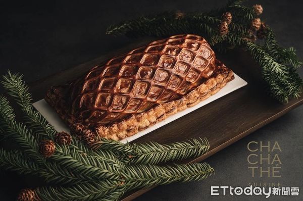 ▲CHA CHA THÉ Cuisine將於12月23日、12月24日、12月25日晚間推出限定套餐，主餐為隱藏版菜單「威靈頓牛排」。（圖／CHA CHA THÉ Cuisine提供）