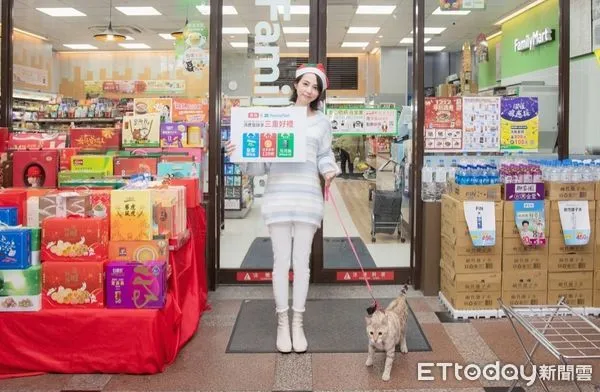 ▲聖誕跨年寵愛寶貝毛孩 到「全家」買「毛骨力」抽iPhone14。（圖／東森購物提供）