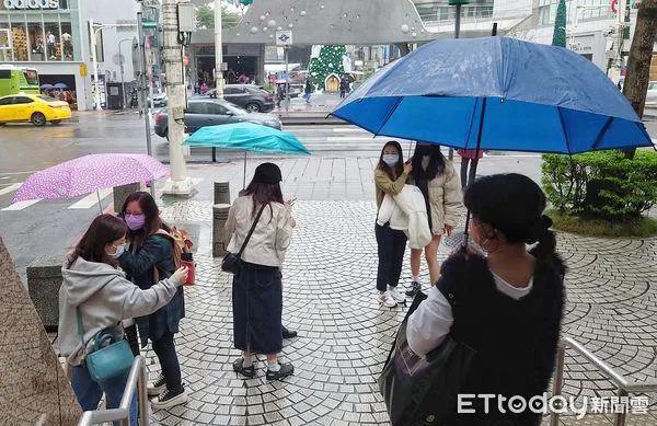 ▲▼天氣 東北季風南下 下雨 天冷。（圖／記者屠惠剛攝）