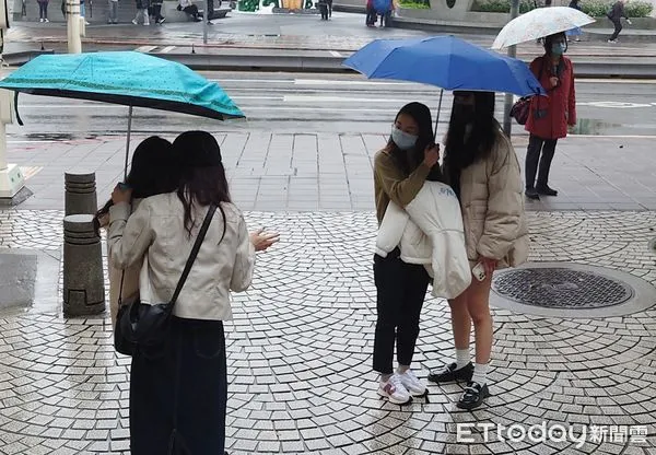 ▲▼天氣 東北季風南下 下雨 天冷。（圖／記者屠惠剛攝）