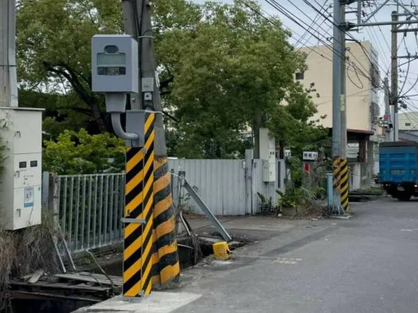 ▲彰化路口測速桿。（圖／彰化警方提供）