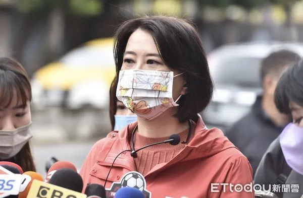 ▲▼王鴻薇大直市場掃街拜票    。（圖／記者李毓康攝）