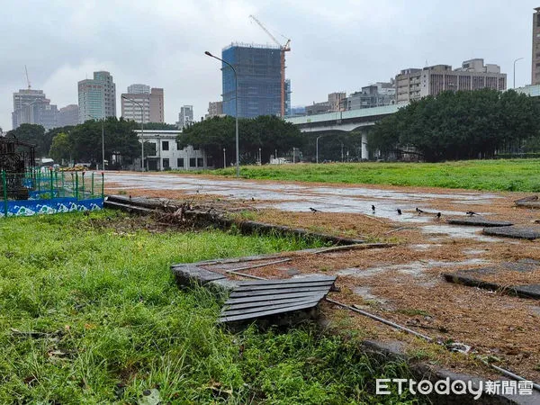 ▲▼華山站貨物月台因新司法大樓工程面臨拆遷命運。（圖／翻攝Rail News 鐵道情報）