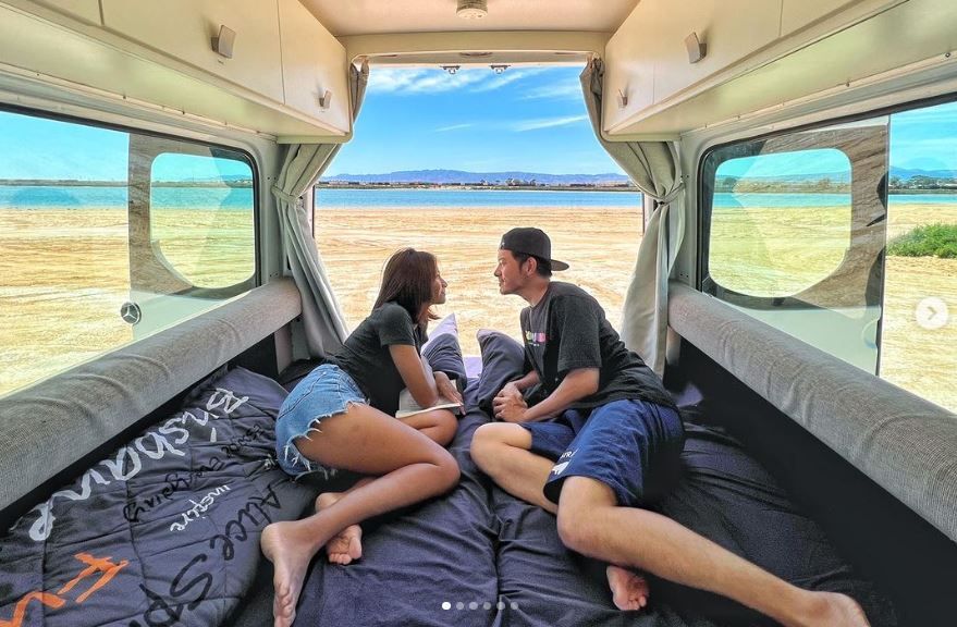 ▲宥勝的露營車卡在沙灘上。（圖／翻攝自Instagram／youshengwang）