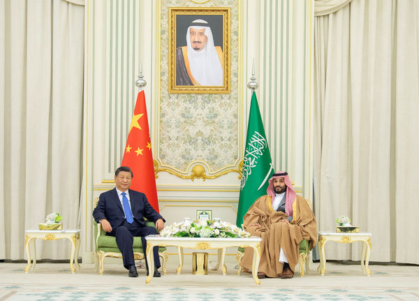 ▲▼習近平出訪沙烏地阿拉伯，與王儲沙爾曼（Mohammed bin Salman）會晤。（圖／路透）