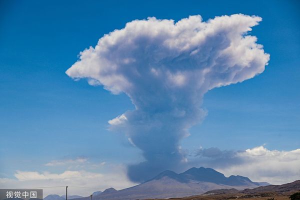 ▲▼  智利北部拉斯卡爾火山（Lascar）10日火山噴發。（圖／CFP）