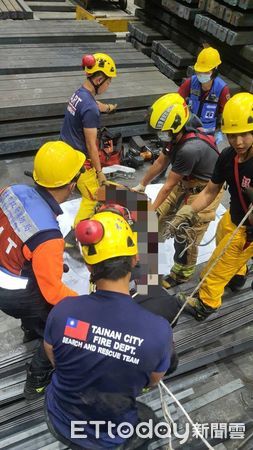 ▲台南市永康區經中路1家鋼鐵公司發生一起工安命案，35歲工人被大型機具夾住臟器外露明顯死亡。（圖／記者林悅翻攝，下同）