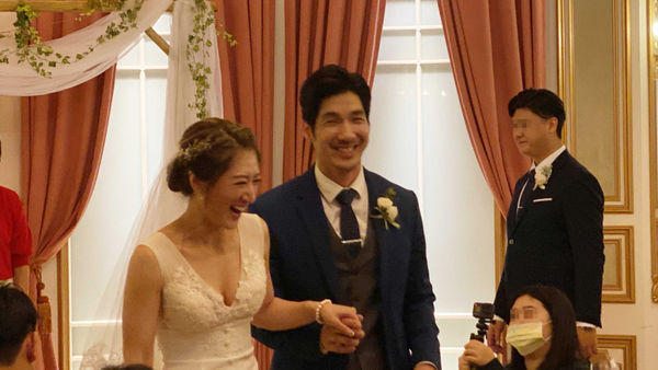獨家／華裔德國男模來台工作煞到台灣妹　婚禮上一排大咖列席入座祝賀