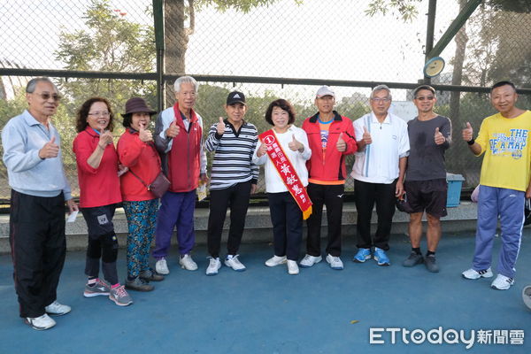 ▲▼黃敏惠選前一周港坪公園拜票 要打造嘉市成為世代宜居之城 。（圖／記者翁伊森翻攝）