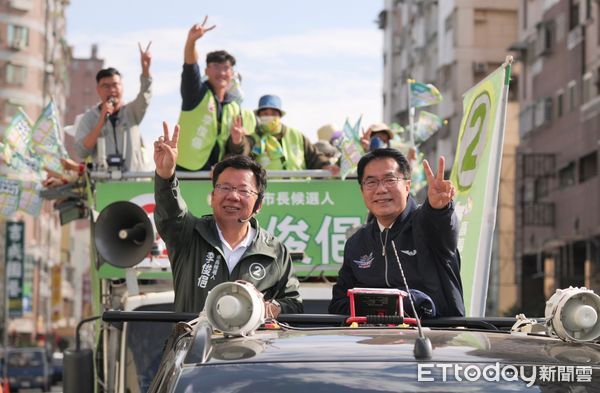 ▲▼ 黃偉哲陪李俊俋車掃 肯定李俊俋假牙補助政策 。（圖／記者翁伊森翻攝）