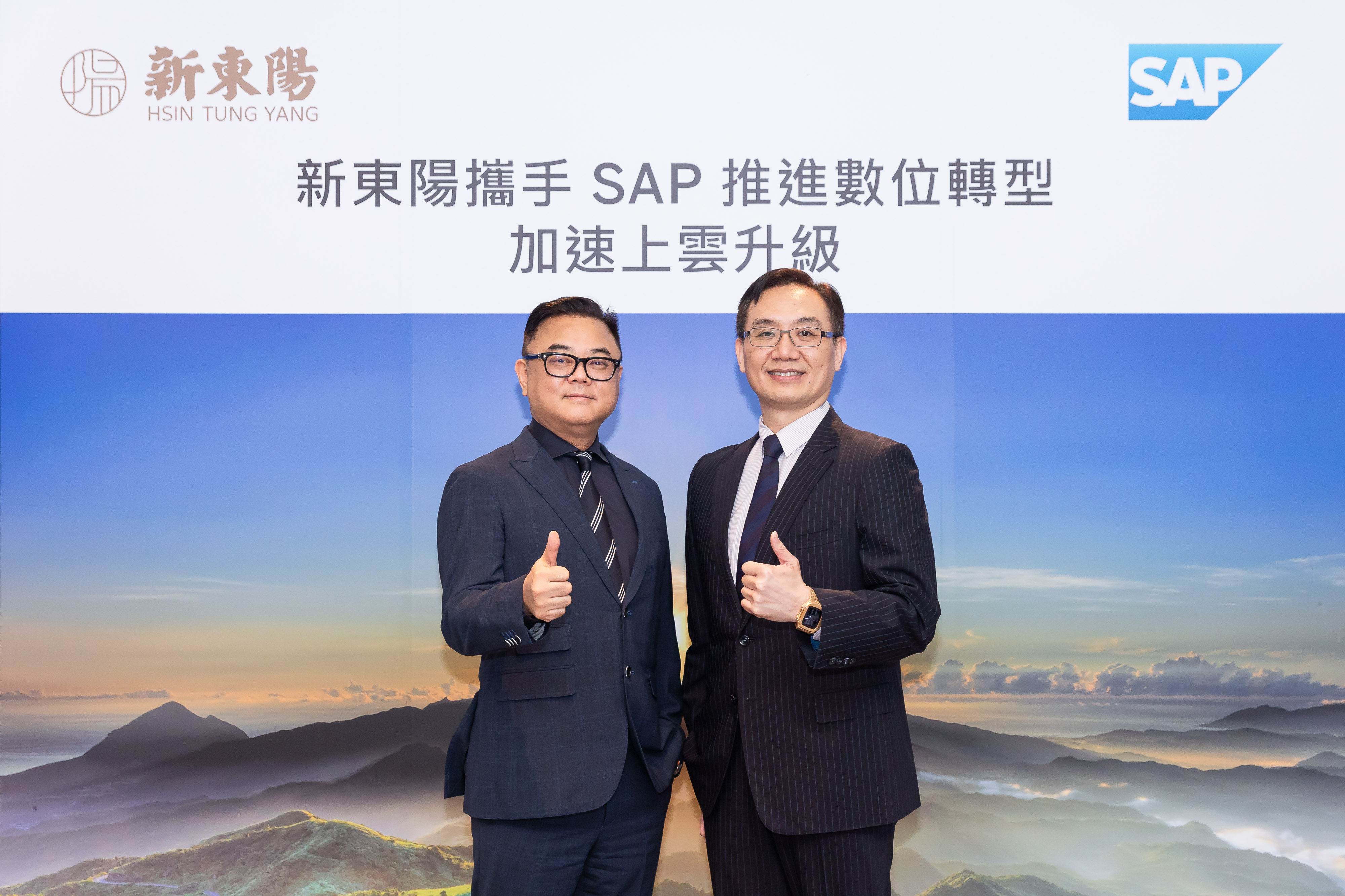 ▲▼新東陽導入 RISE with SAP，以 SAP S/4HANA 雲端 ERP 賦能數位核心，加速集團轉型升級。圖中由左而右為：新東陽董事/總經理麥升陽、SAP 全球副總裁、台灣總經理陳志惟。（圖／SAP提供）