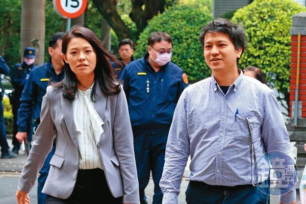 高虹安（左）在選前密約助理，除了安撫，更遭疑串證，包括辦公室主任陳奐宇（右）也是其中1人。
