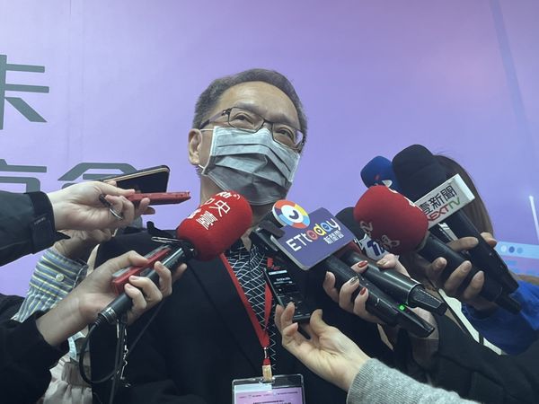 ▲▼衛福部長薛瑞元參加健保署活動前受訪。（圖／記者嚴云岑攝）