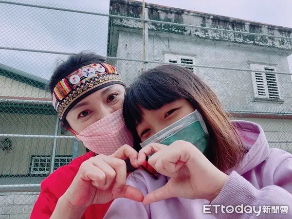 ▲▼國籍航空空服員龔語婕號召同事捐出公司贈送的500元商品券，讓滿溢的愛心湧進偏鄉。（圖／龔語婕提供）