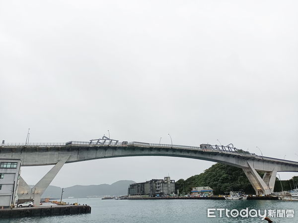 ▲南方澳跨海大橋重生！，新橋18日將通。（圖／記者游芳男攝）