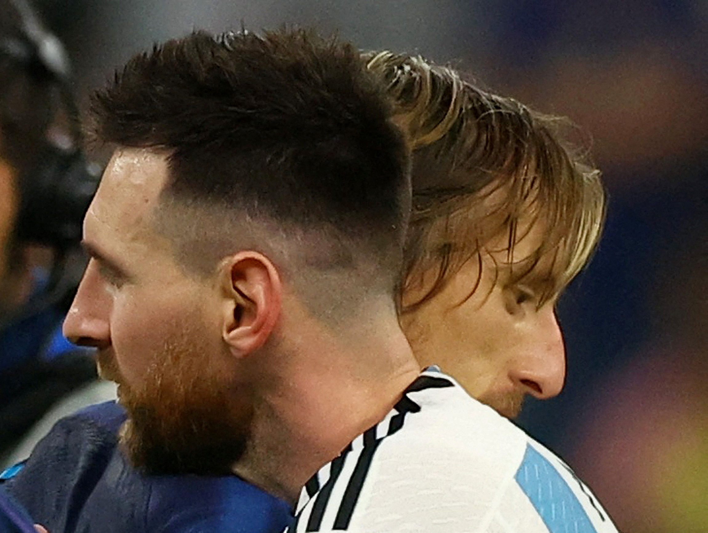 ▲▼克羅埃西亞輸球，37歲老將「魔笛」莫德里奇（Luka Modric）難過落淚，梅西（Lionel Messi)上前擁抱。（圖／路透）