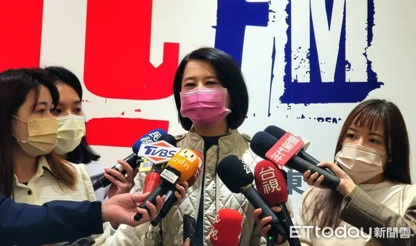 ▲▼王鴻薇上黃揚明廣播節目。（圖／記者呂佳賢攝）