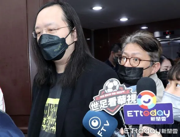 ▲▼數位發展部部長唐鳳 堵訪 推廣「快一點Line點餐客戶服務系統」立法院財政聯席會。（圖／記者屠惠剛攝）