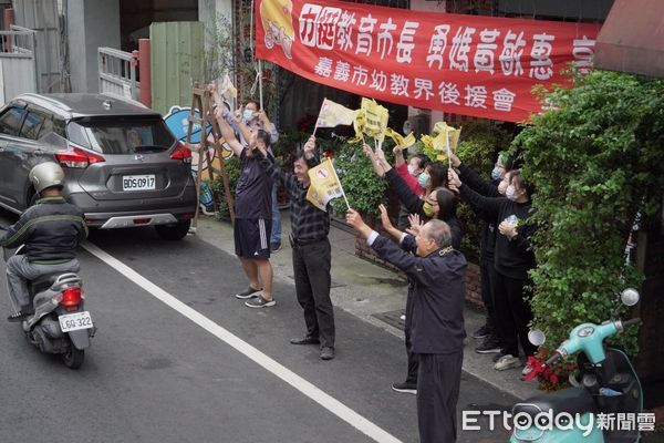 ▲▼花蓮縣長徐榛蔚會同多位黨內大咖遠赴嘉義力挺黃敏惠，沿街拜票爭取支持。（圖／國民黨花蓮縣黨部提供，下同）