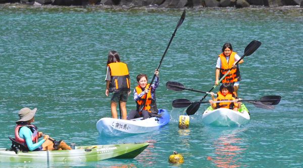 ▲▼任容萱為《回到小學那一天》到最遠的小學蘭嶼椰油國小擔任轉學生。（圖／三立提供）