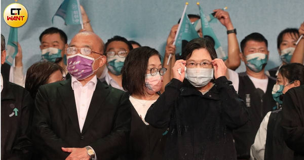 民進黨九合一選舉大敗，總統蔡英文請辭黨主席，行政院長蘇貞昌卻無異動，引發黨內外反彈。（圖／劉耿豪攝）