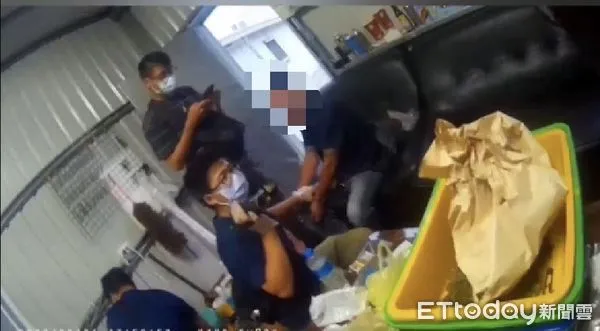 ▲台南市警永康分局破獲一條龍大麻栽種製造工廠，查扣大麻產品及製毒工具，2嫌均被收押禁見。（圖／記者林悅翻攝，下同）