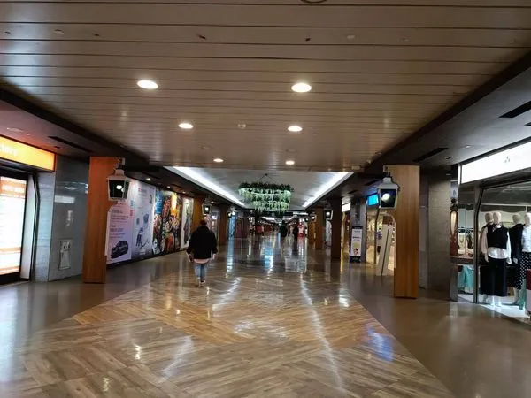 ▲台北車站K區地下街明訂誠品條款　應曉薇籲切實遵守。（圖／台北市議員應曉薇研究室提供）