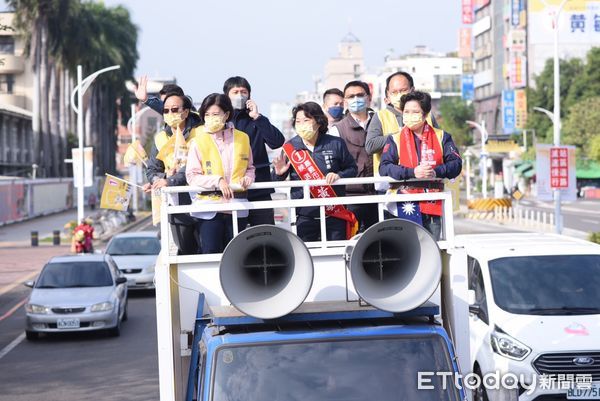 ▲▼ 黃敏惠邀王育敏、溫玉霞攜手車掃 。（圖／記者翁伊森翻攝）