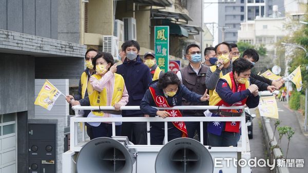 ▲▼ 黃敏惠邀王育敏、溫玉霞攜手車掃 。（圖／記者翁伊森翻攝）