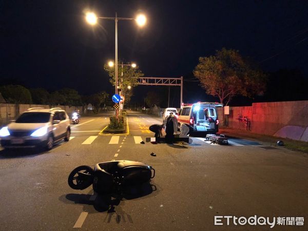 ▲▼家門前200m碰撞小貨車！花蓮男騎士倒地亡　媽媽母賭嚇暈。（圖／記者柯政誟翻攝）