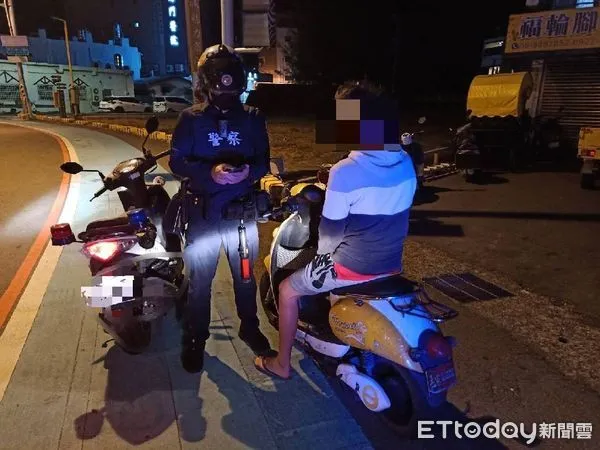 ▲恆春警方執行取締微型電動二輪車勤務          。（圖／記者陳崑福翻攝，下同）