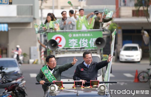 ▲▼ 鄭文燦肯定李俊俋三心二箭計畫 呼籲選民投票日踴躍出來改變嘉義。（圖／記者翁伊森翻攝）