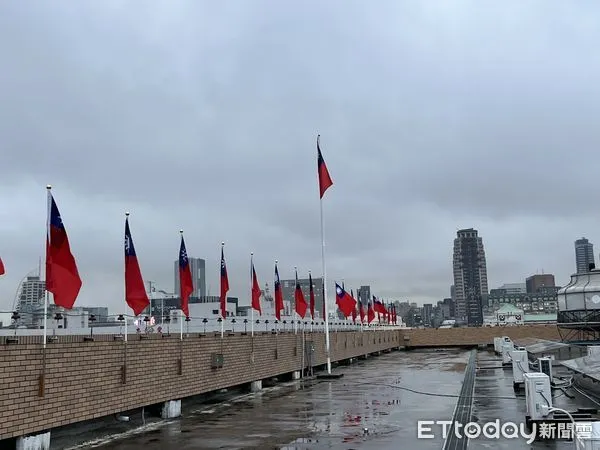 ▲▼台北地檢署頂樓????桿  。（圖／讀者提供）