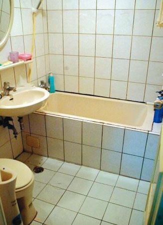 凶手將妻子殺害後，拖到住處的浴室（圖）分屍。（翻攝畫面）