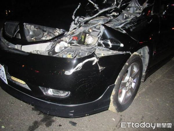 ▲墾丁南灣爆胎車禍             。（圖／記者陳崑福翻攝，下同）