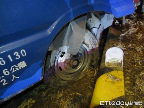 ▲墾丁南灣爆胎車禍             。（圖／記者陳崑福翻攝，下同）