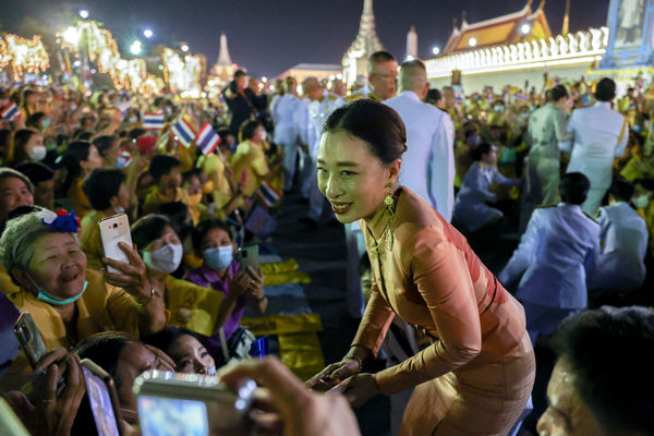 ▲▼泰國長公主帕差拉吉帝雅帕2020年11月在曼谷大皇宮迎接保皇黨。（圖／路透）