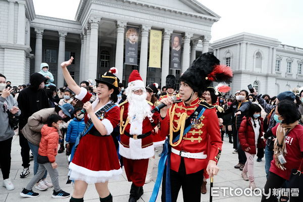 ▲奇美博物館「聖誕週末」17日起連續兩個週末盛大展開！今年主打「英國風的歡樂派對」，園區處處充滿英倫氣氛。（圖／記者林悅翻攝，下同）