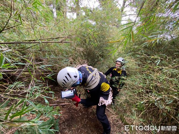 ▲▼苗栗縣政府消防局與台中市政府消防局、保七總隊、雪霸國家公園管理處等單位所組救難人員，連日來在中雪山山域持續搜尋失聯的登山者。（圖／苗栗縣消防局提供）