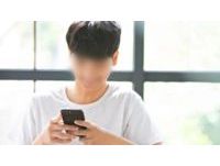 長子歸剛用手機看謎片！狠父拿刀砍斷他的手　醫嘆下手太狠：剩10％皮肉相黏