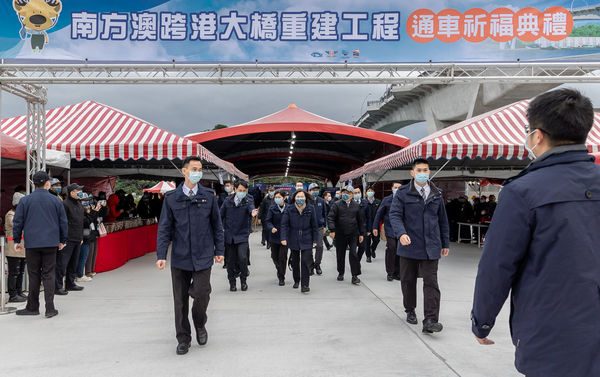 南方澳跨港大橋斷裂今順利通車　蔡英文感謝蘇貞昌積極復原重建 | ETto