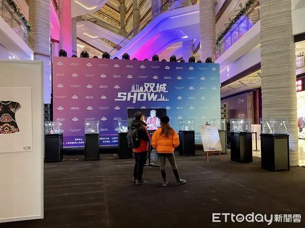 ▲第四屆「匯海上─兩岸電競文化節」活動「雙城SHOW」在上海普陀區大洋晶典•天安千樹展出。（圖／記者趙禕攝）