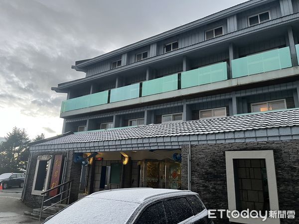 ▲寒流來襲，台14甲線合歡山路段武嶺至松雪樓限加掛雪鏈通行。（圖／南投林區管理處提供）